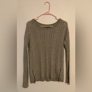 American Eagle Sweater size Large. Brown.